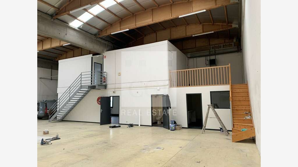 A louer local d'activité 606m² à Dardilly