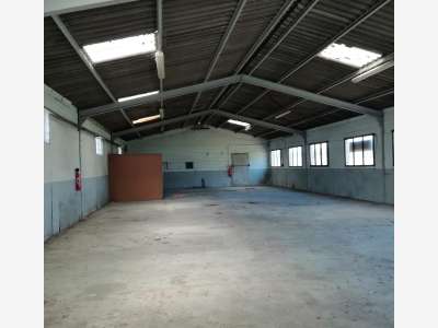 Location local d'activités de 240m² à Venizy 