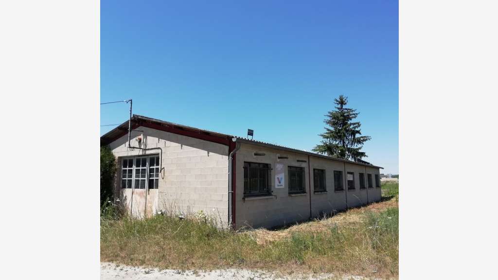 Location local d'activités de 240m² à Venizy 