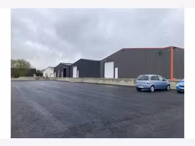 À louer local d'activités 432m² à Gasville-Oisème