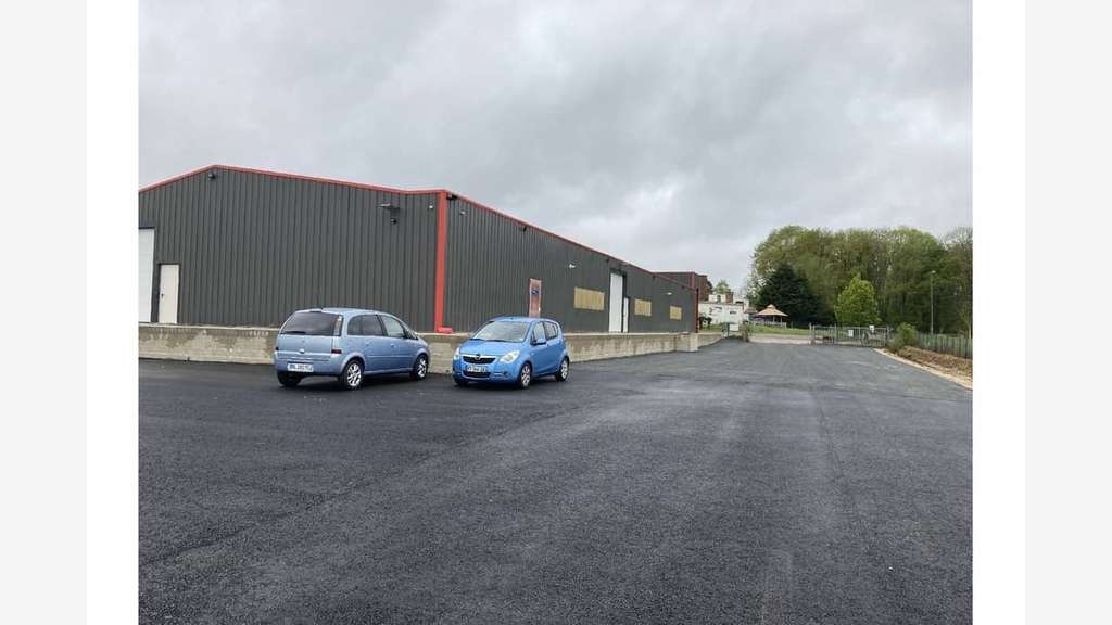 À louer local d'activités 432m² à Gasville-Oisème