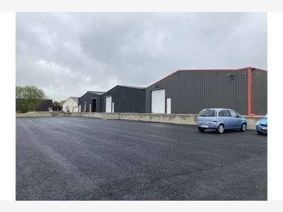 À louer local d'activités 432m² à Gasville-Oisème