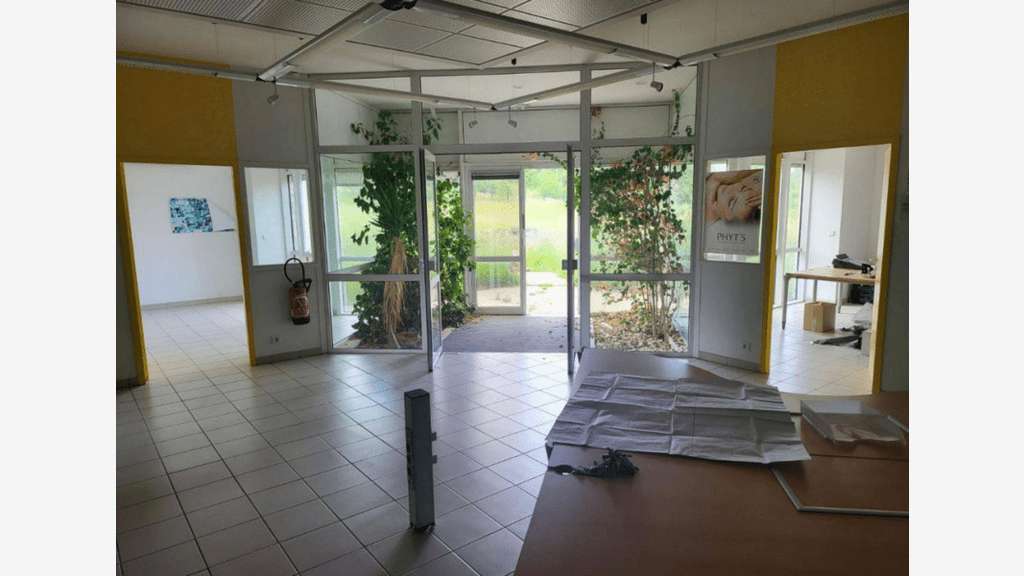À louer local d'activités de 715m² à 15 min Cahors
