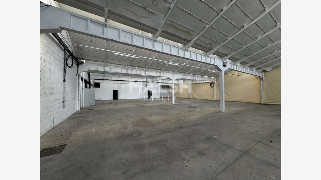 A louer local d'activité 2300m² à Décines-Charpieu