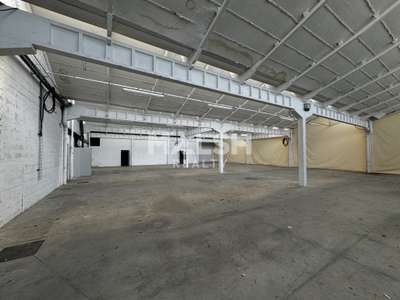 A louer local d'activité 2300m² à Décines-Charpieu