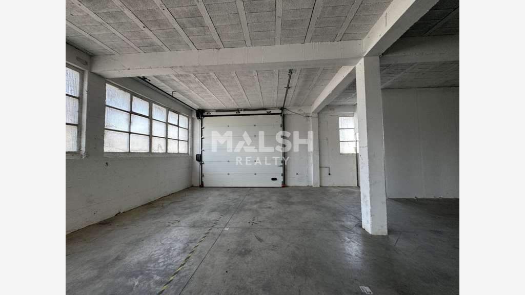 A louer local d'activité 2300m² à Décines-Charpieu