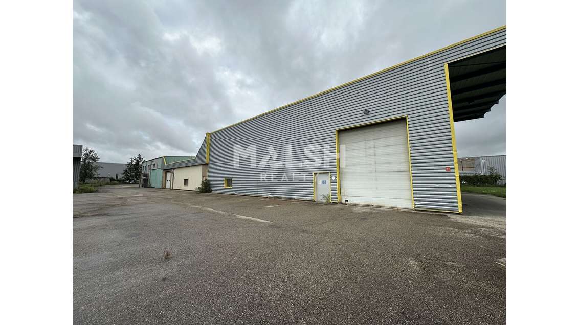 A louer local d'activités 2714m à Decines Charpieu