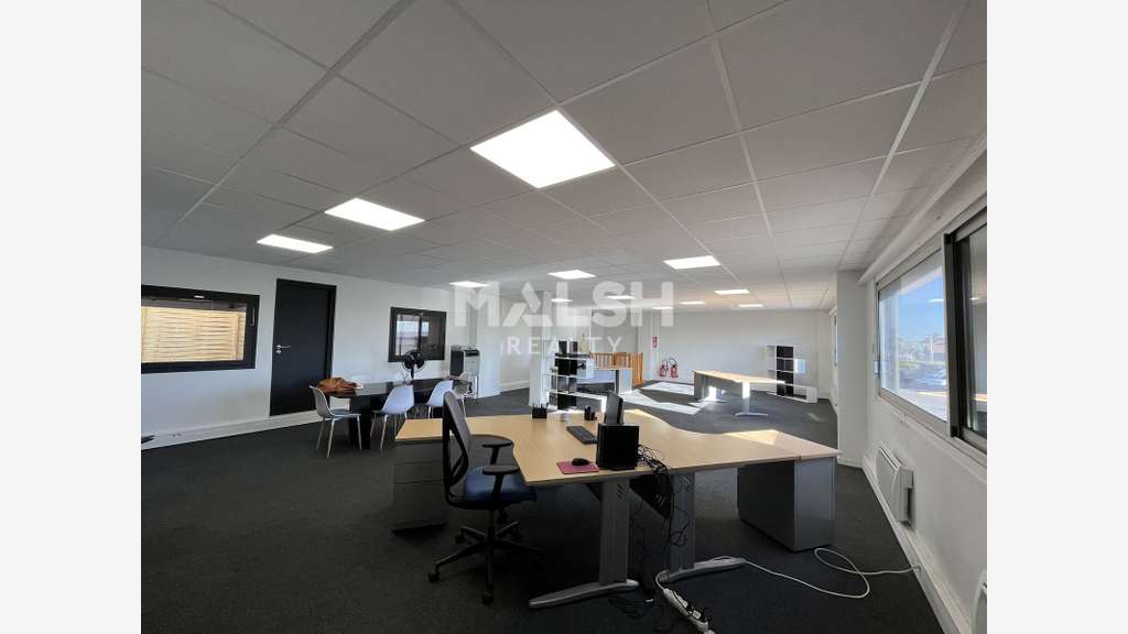 A louer local d'activité 887m² à Décines-Charpieu