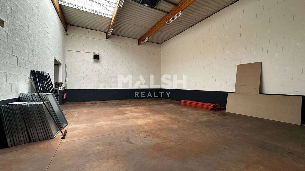 A louer local d'activité 887m² à Décines-Charpieu