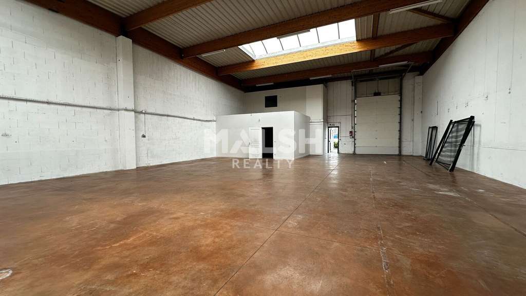 A louer local d'activité 887m² à Décines-Charpieu