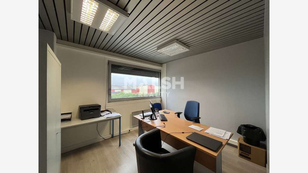 A louer local d'activité 887m² à Décines-Charpieu