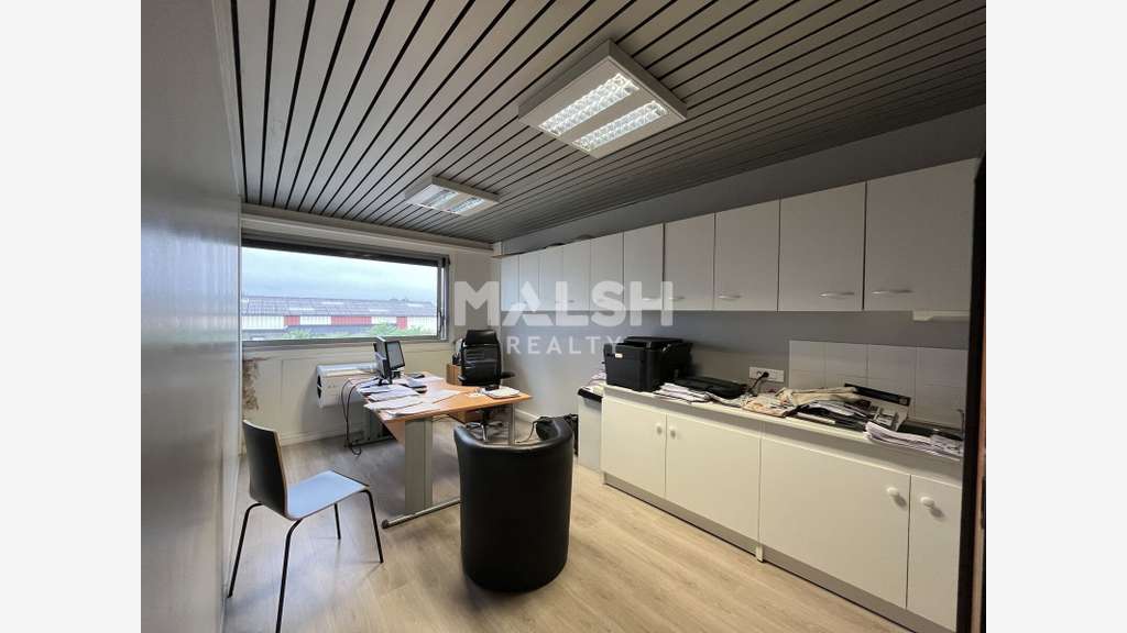 A louer local d'activité 887m² à Décines-Charpieu