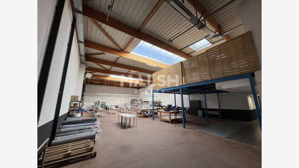 A louer local d'activité 887m² à Décines-Charpieu