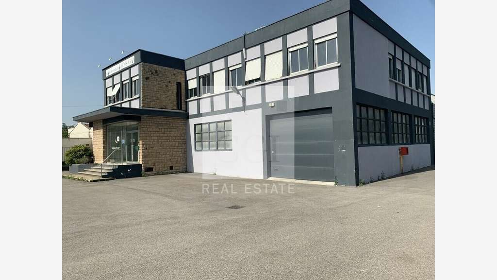 A louer local d'activité 2275m² à Décines-Charpieu