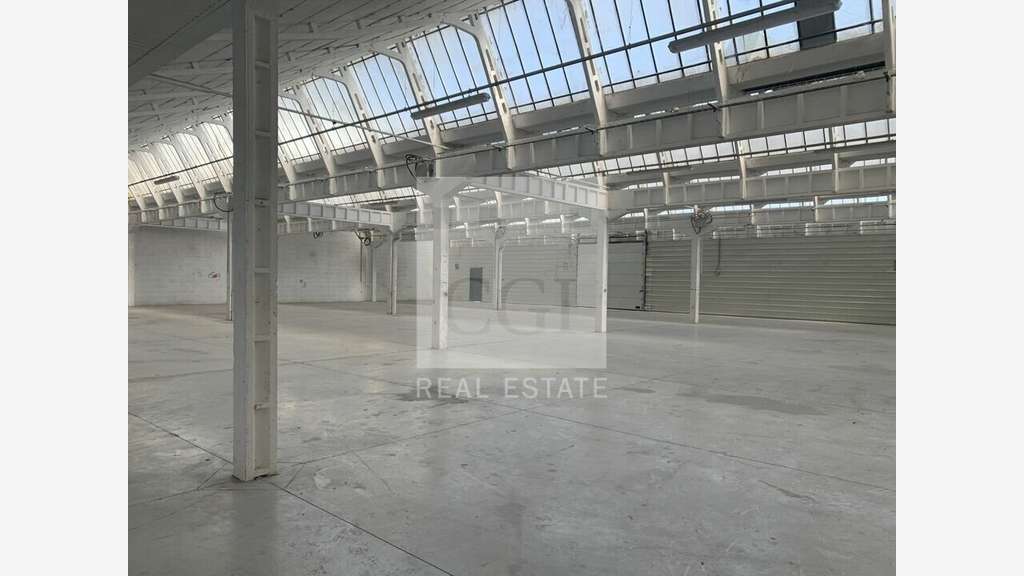 A louer local d'activité 2275m² à Décines-Charpieu