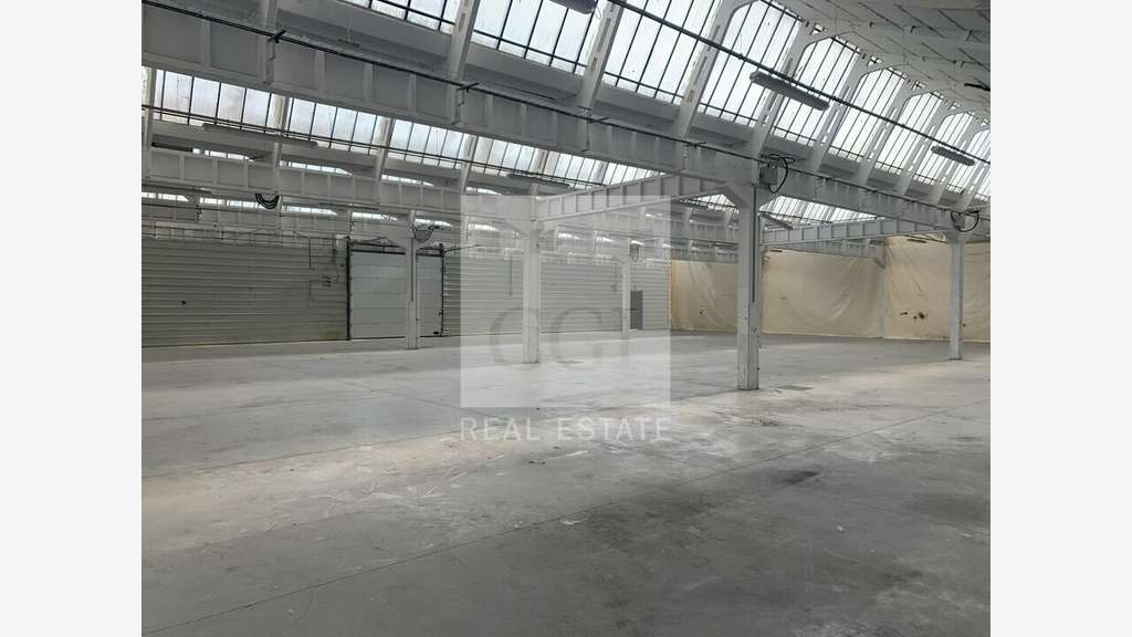 A louer local d'activité 2275m² à Décines-Charpieu
