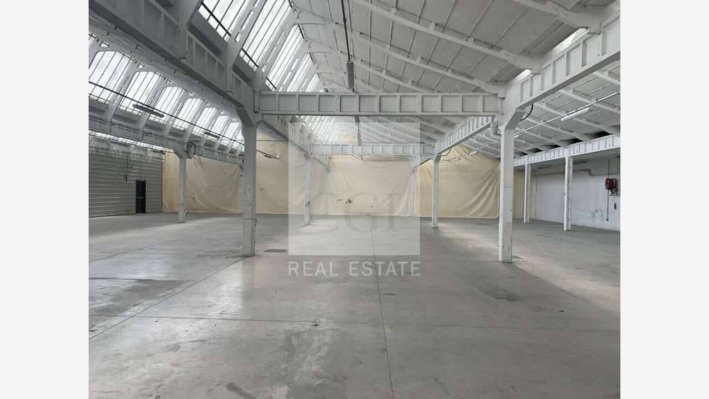 A louer local d'activité 2275m² à Décines-Charpieu