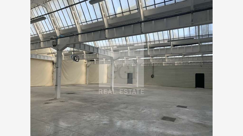 A louer local d'activité 2275m² à Décines-Charpieu