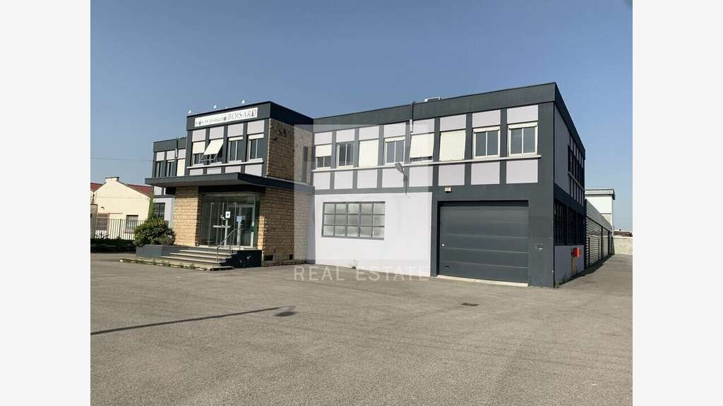 A louer local d'activité 2275m² à Décines-Charpieu