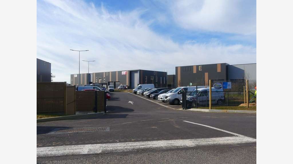 A louer local d'activité neuf 575m² à Épouville