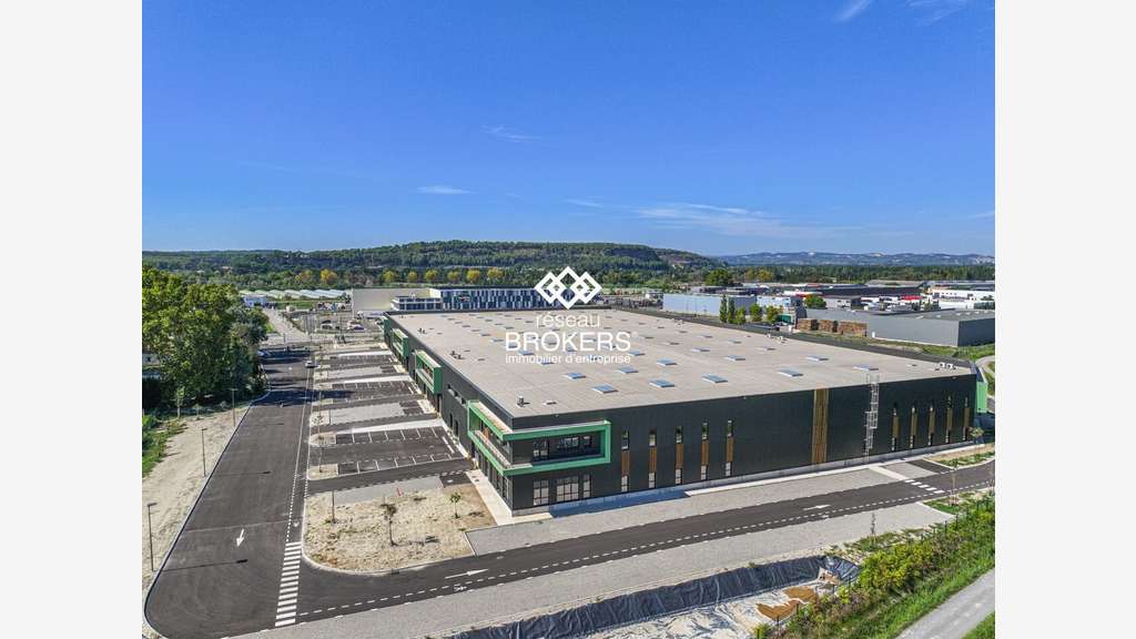 A louer local d'activité 814m² ZA Avignon Sud