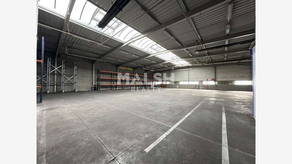 A louer local d'activité 2000m² à Genas