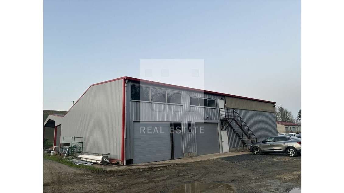 A louer local 170m² à Porte Des Pierres Dorées