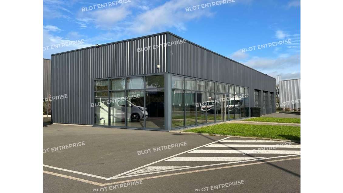 A louer local d'activité indépendant 290m² à Pacé