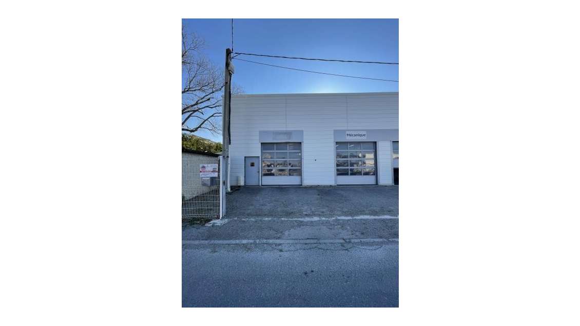 A louer local activité 157m² L'Isle-sur-la-Sorgue