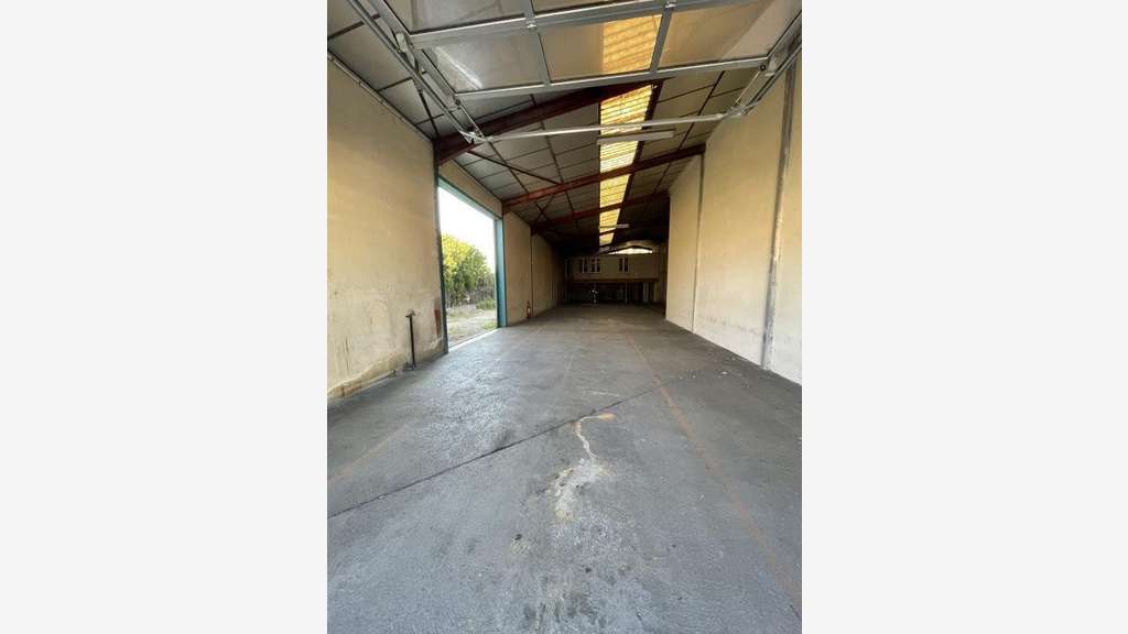 A louer local activité 157m² L'Isle-sur-la-Sorgue