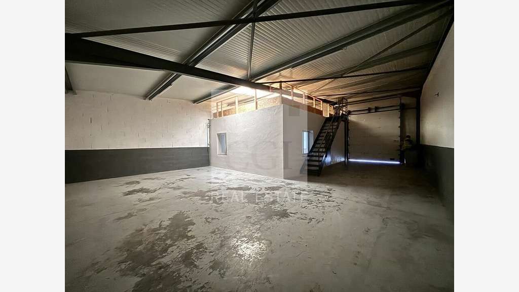 A louer local d'activité 295m² divisble à Jonage