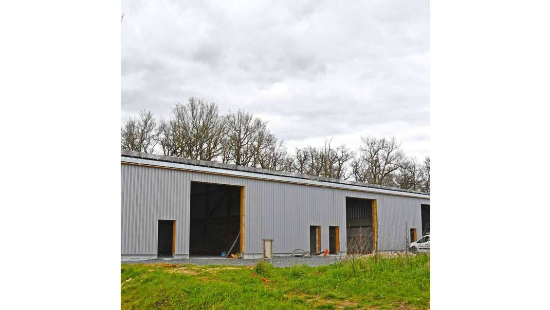 A louer local d'activités 800m² div à Laboutarie