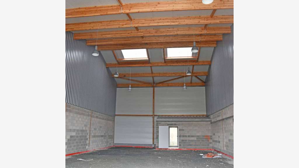 A louer local d'activités 800m² div à Laboutarie