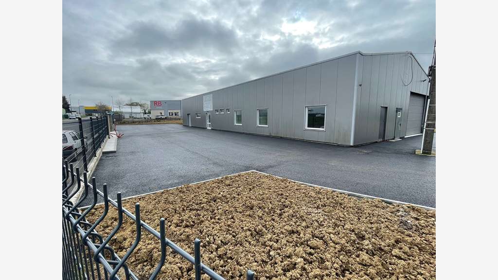 A louer local d'activité 450m² RN12 à Lamballe