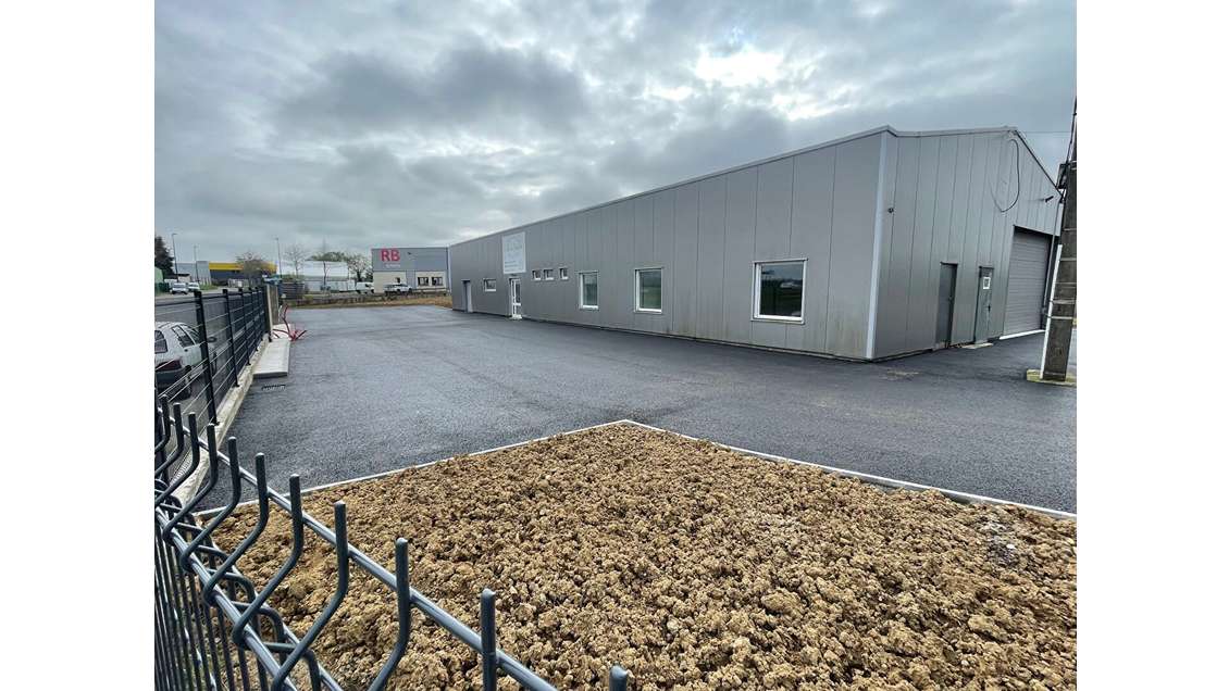 A louer local d'activité 450m² RN12 à Lamballe
