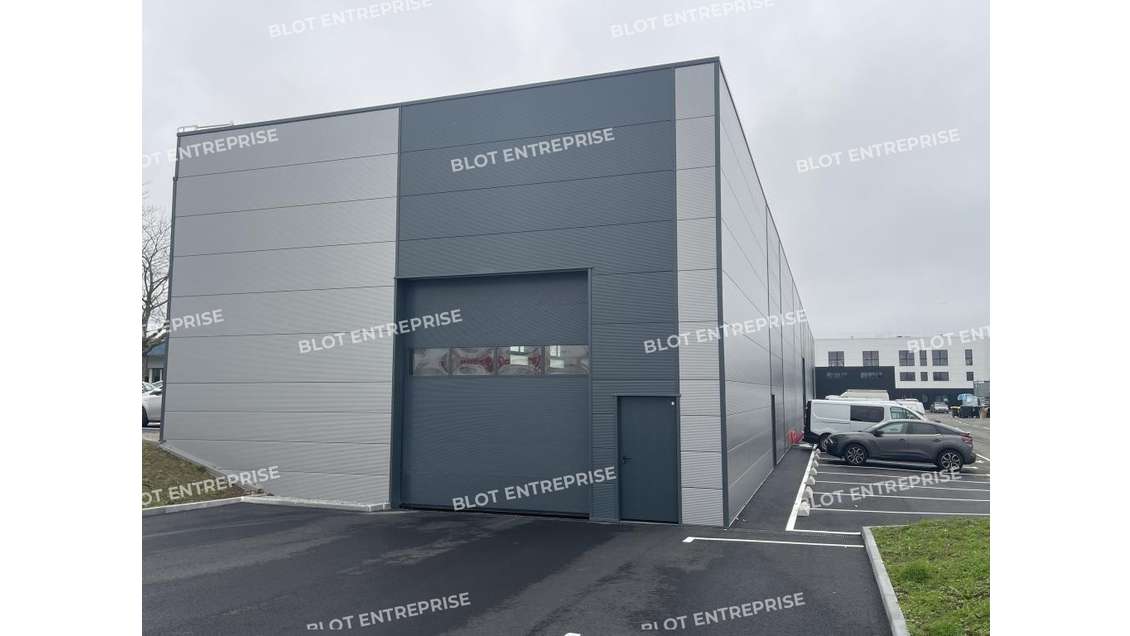 A louer local neuf 960m² divisible à Lanester