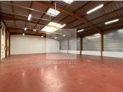 Local d'activité de 744m² à louer à Vénissieux