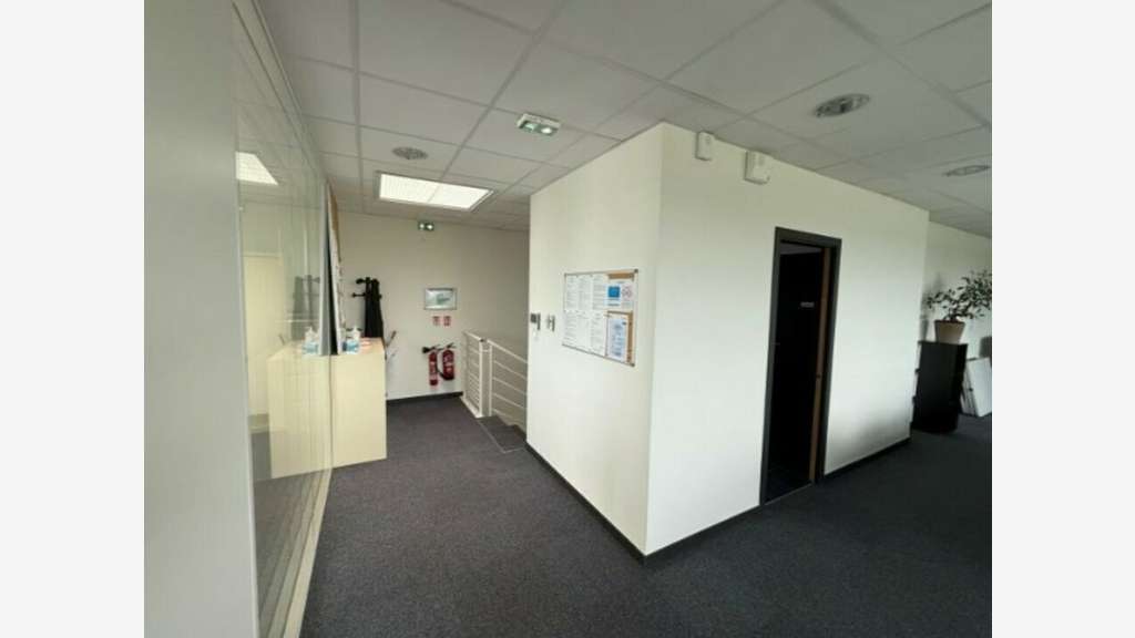 Bureaux de 150m² à louer à Vaulx en Velin