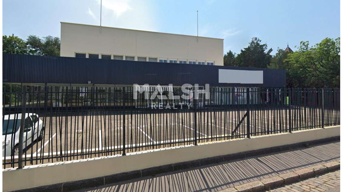 A louer local d'activité showroom 1843m² à Lyon 9e