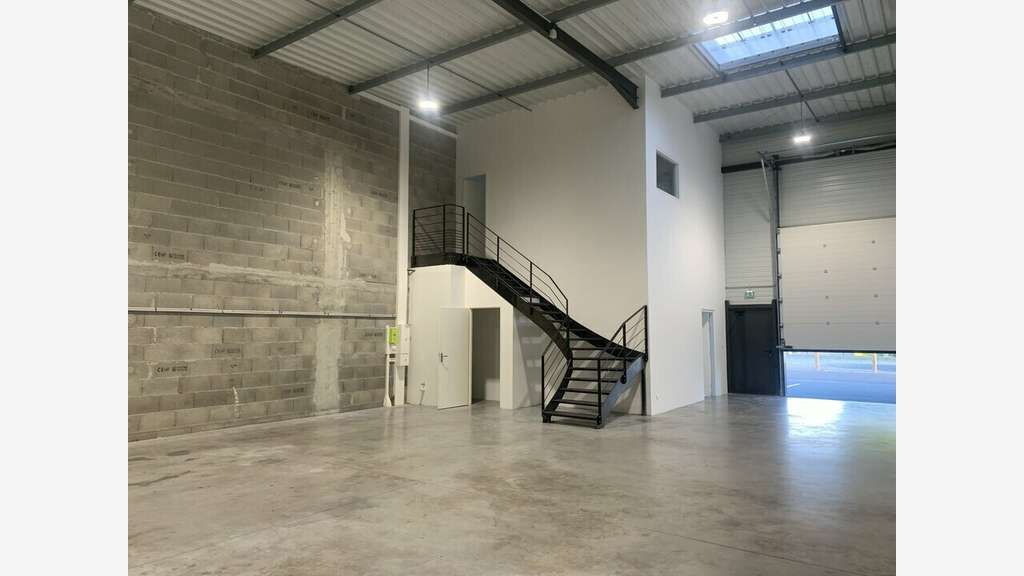 A louer local d'activité 220m² à Gleizé