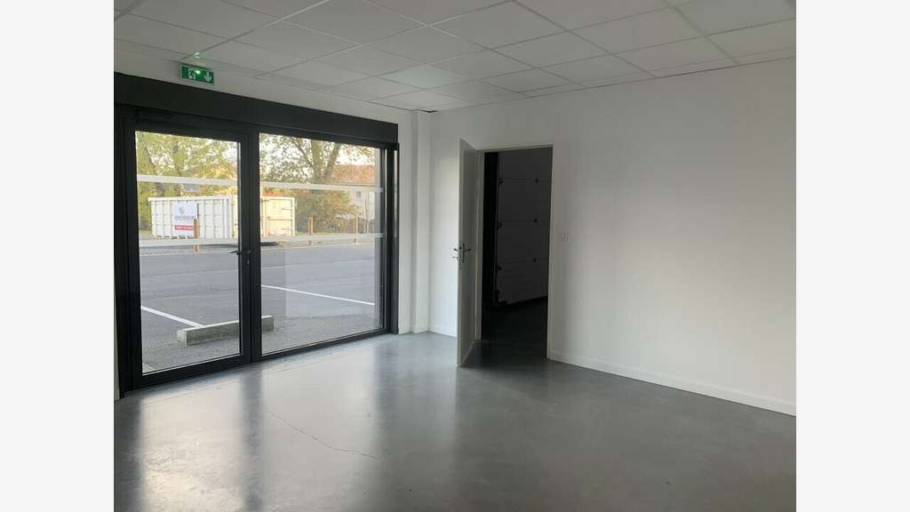 A louer local d'activité 220m² à Gleizé