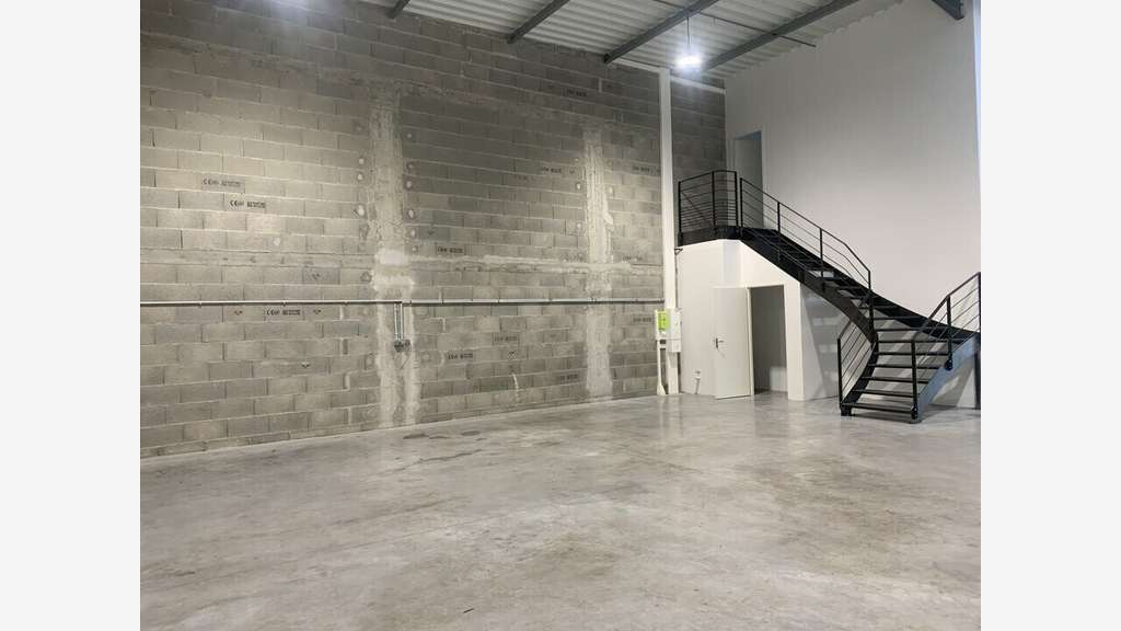 A louer local d'activité 220m² à Gleizé