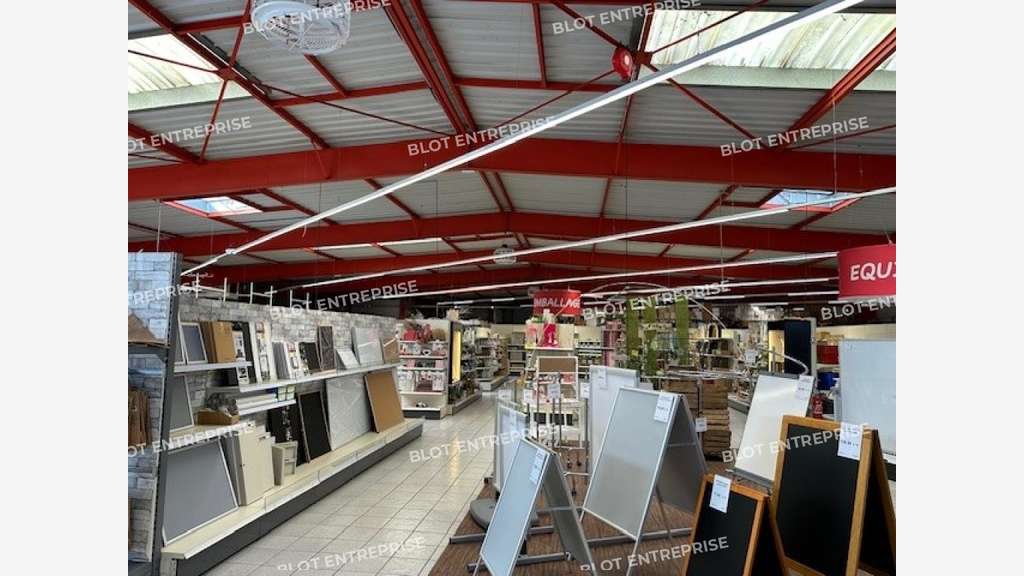 A louer local d'activité 1438m² à Nantes Est
