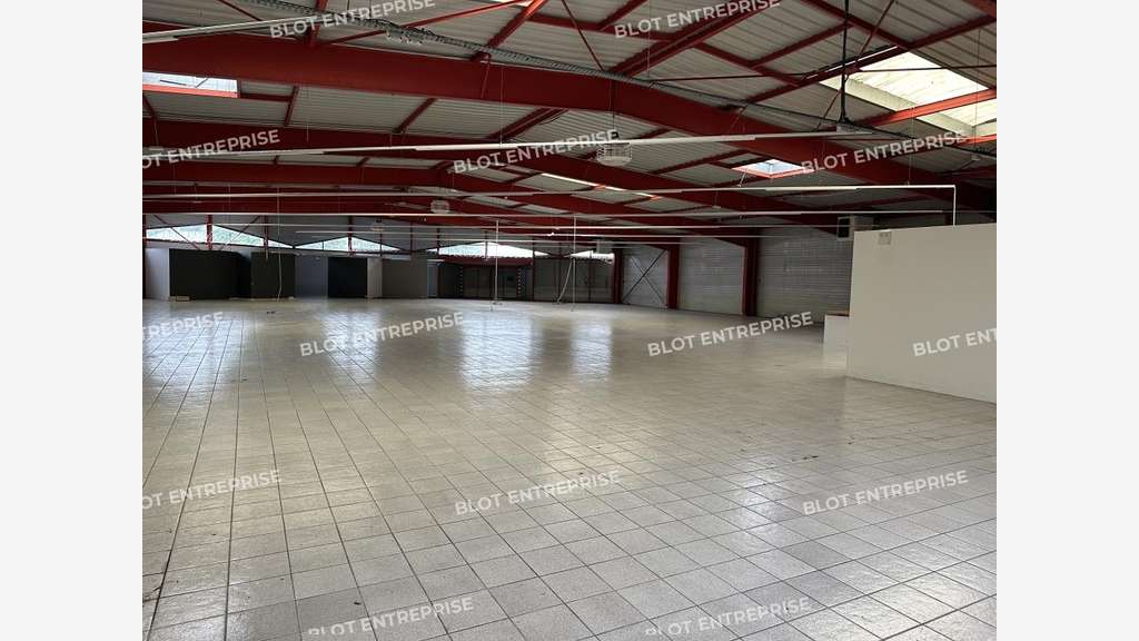 A louer local d'activité 1438m² à Nantes Est
