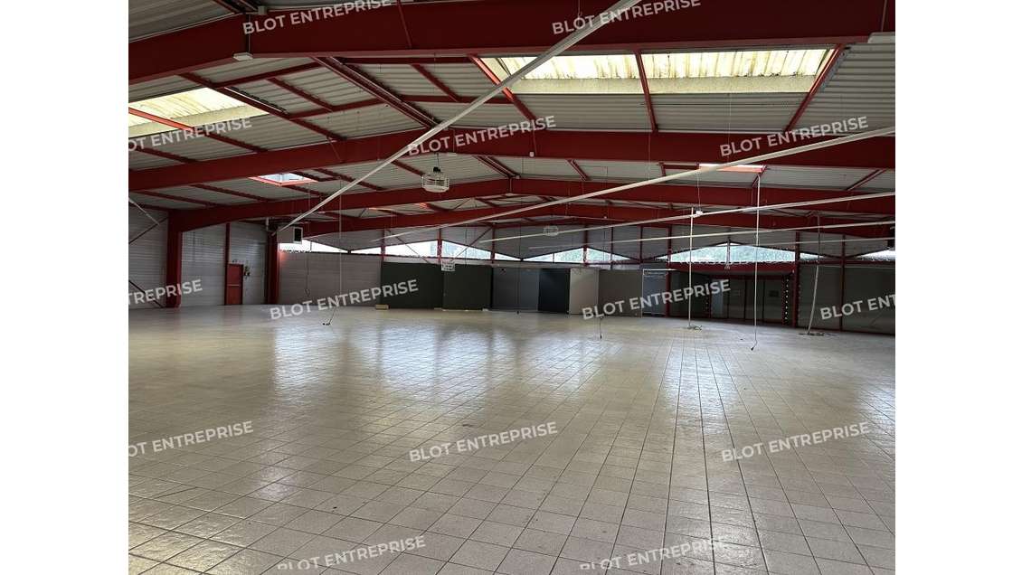 A louer local d'activité 1438m² à Nantes Est
