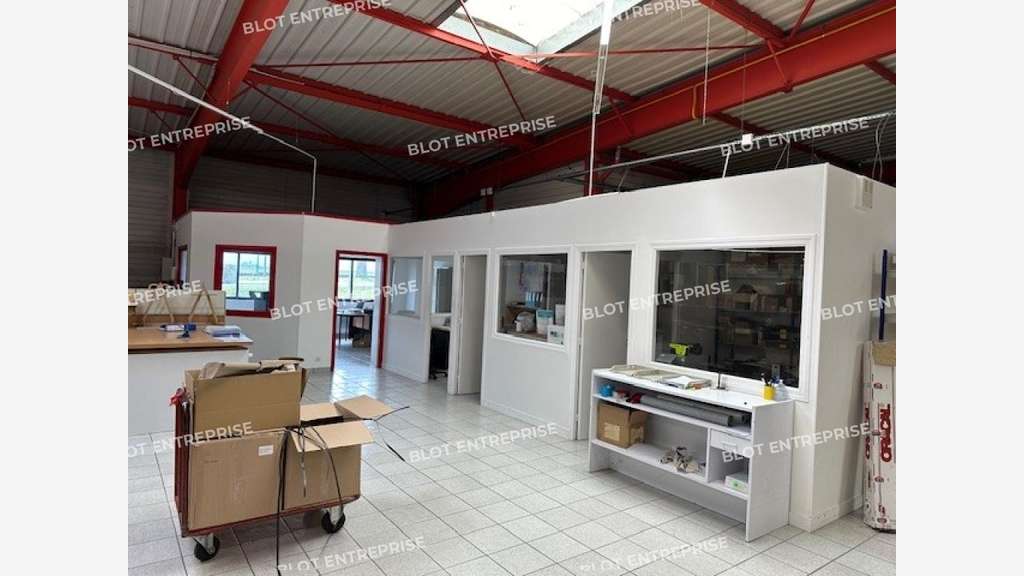 A louer local d'activité 1438m² à Nantes Est