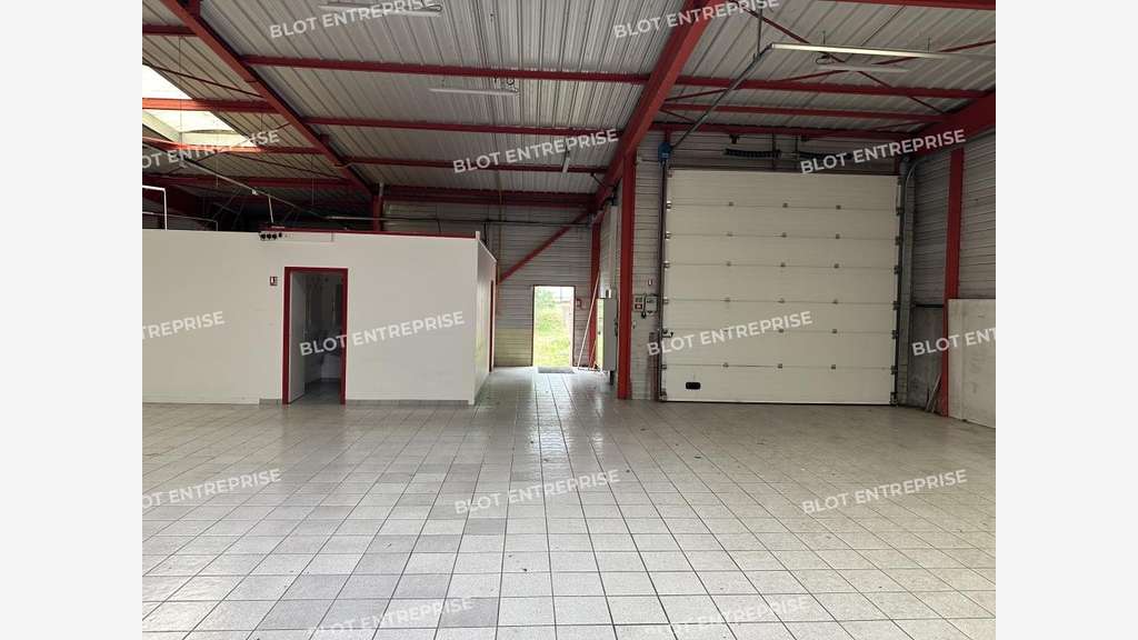 A louer local d'activité 1438m² à Nantes Est