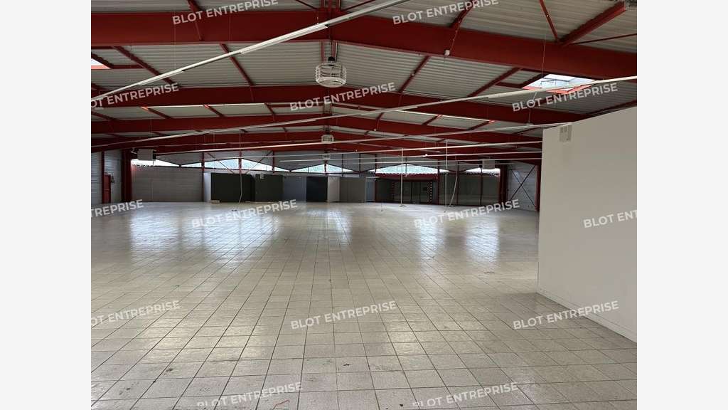A louer local d'activité 1438m² à Nantes Est