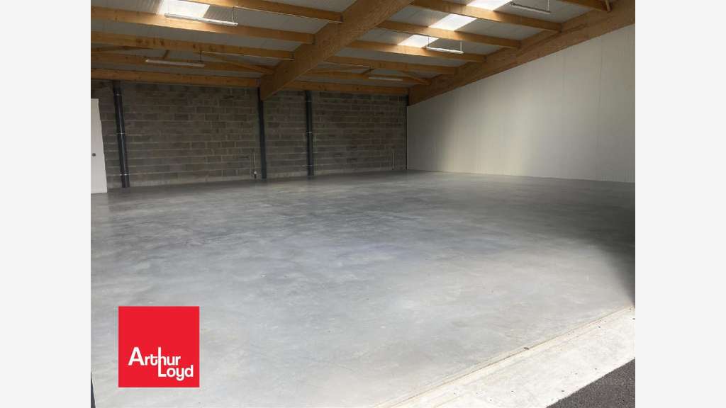 A louer local neuf 144m² ZAC Livraindières à Dreux