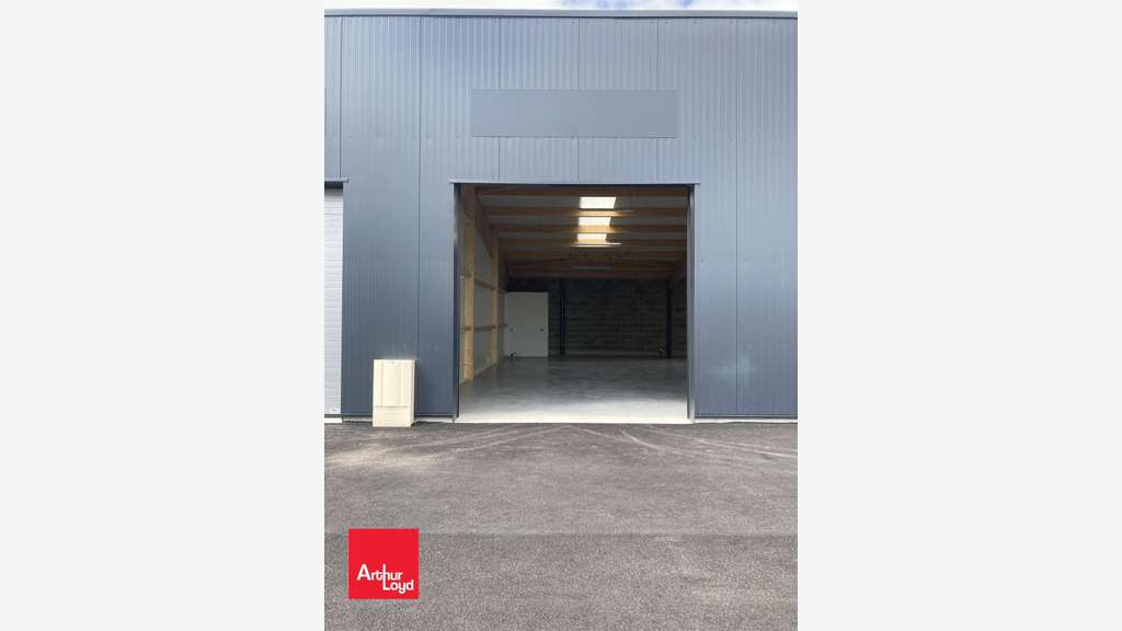 A louer local neuf 144m² ZAC Livraindières à Dreux